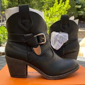 BRAND NEW western style boots